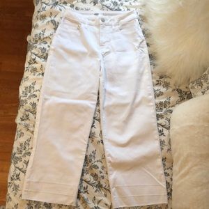 Like new white boot cut Old Navy jeans